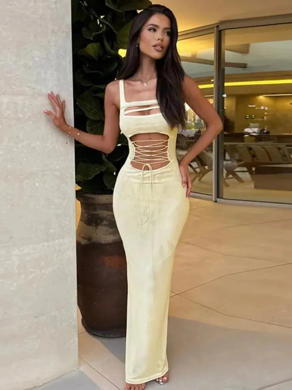 Robe de soirée longue moulante avec laçage