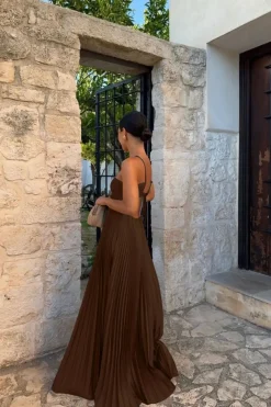 Robe de soirée longue plissée dos nu