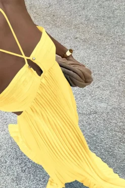 Robe de soirée longue plissée dos nu