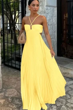 Robe de soirée longue plissée dos nu