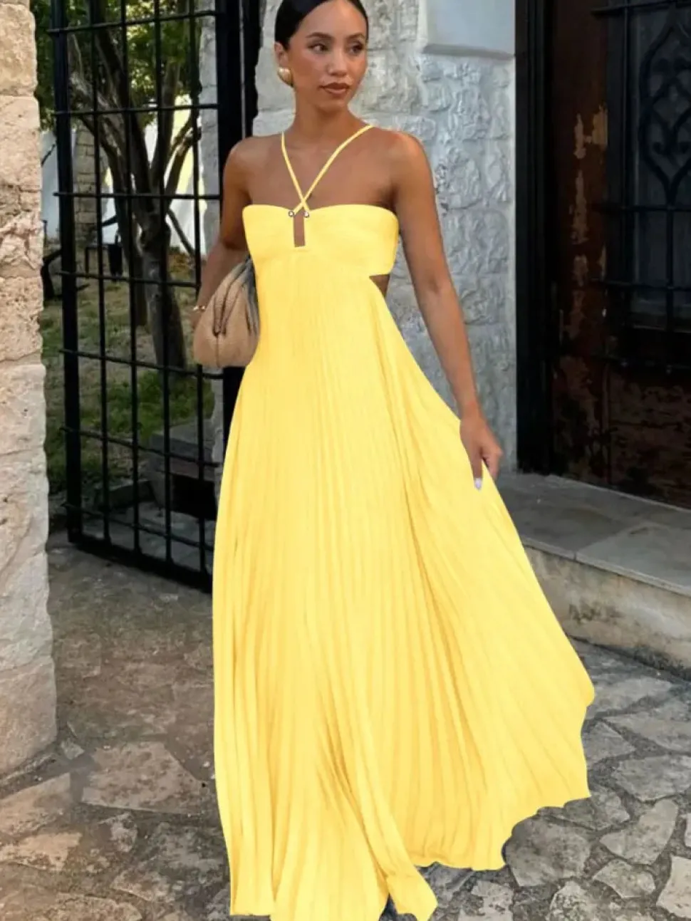 Robe de soirée longue plissée dos nu