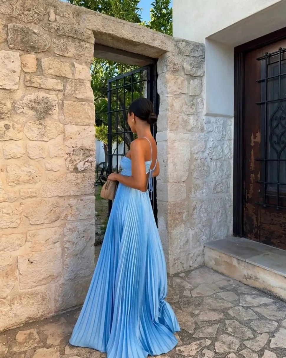 Robe de soirée longue plissée dos nu