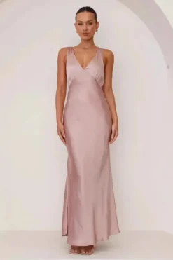 Robe de soirée longue satinée élégante