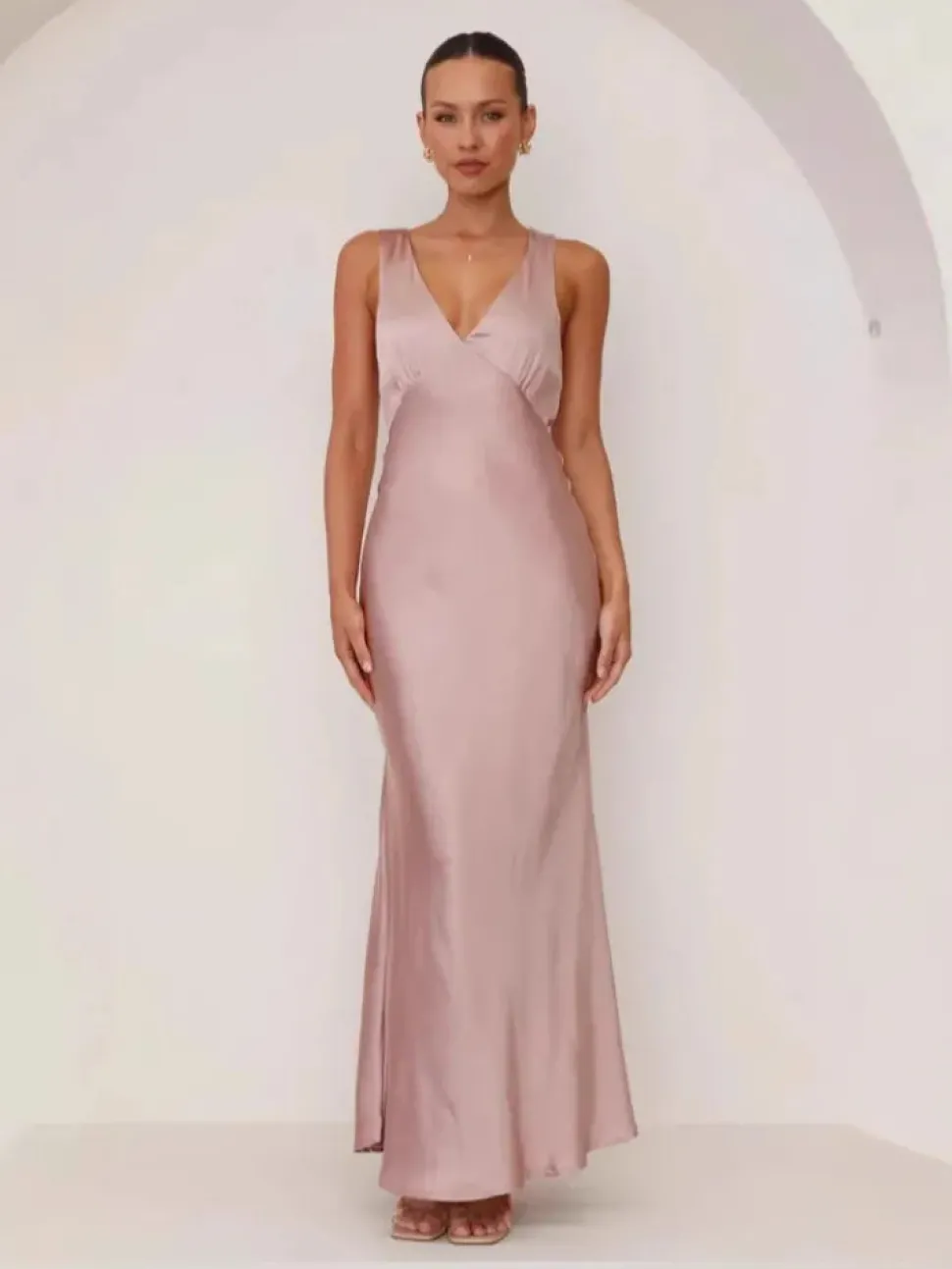 Robe de soirée longue satinée élégante