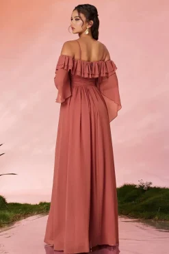 Robe de soirée longue terracotta avec col à volants manches longues
