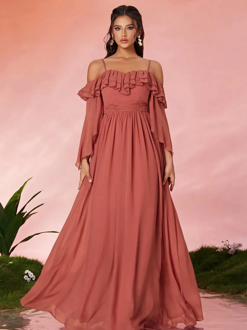 Robe de soirée longue terracotta avec col à volants manches longues