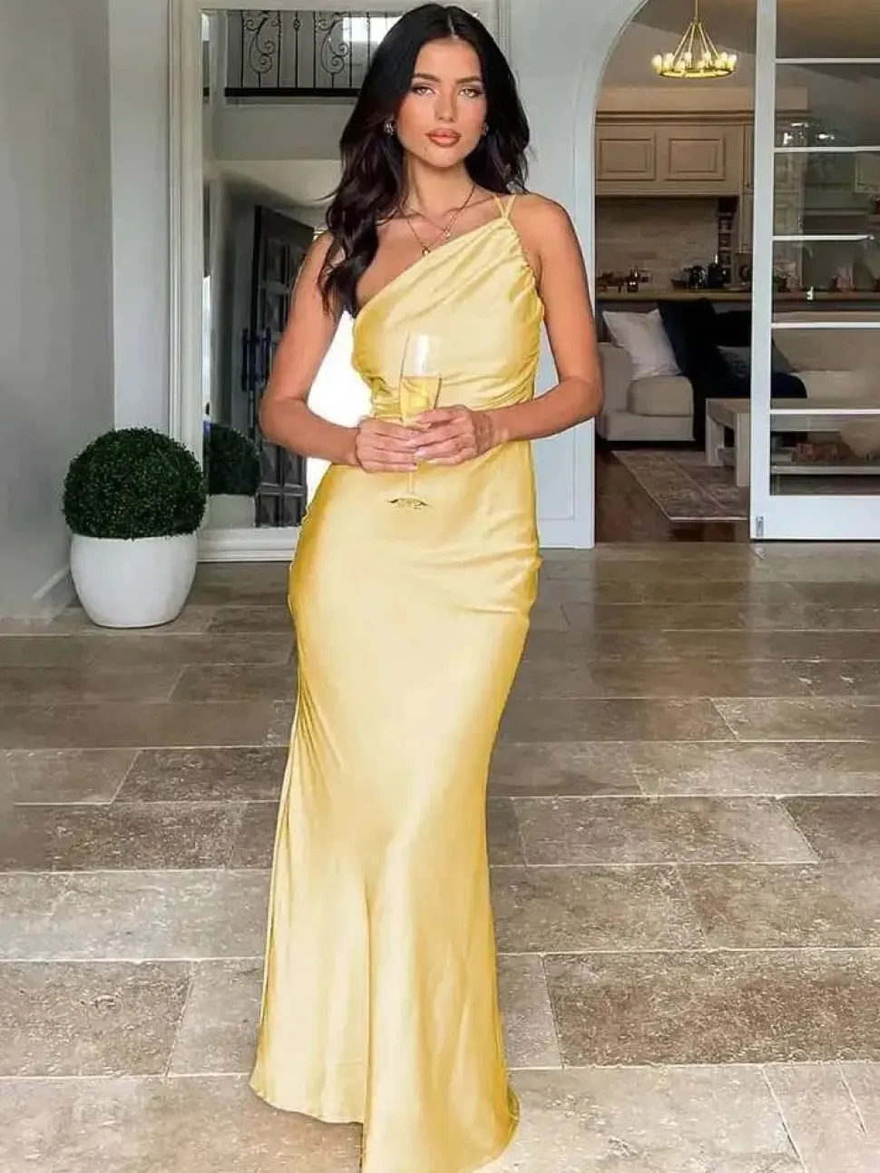 Robe de soirée longue une épaule dos nu