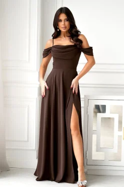 Robe de soirée marron longue fendue épaules nues