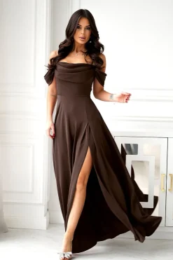Robe de soirée marron longue fendue épaules nues