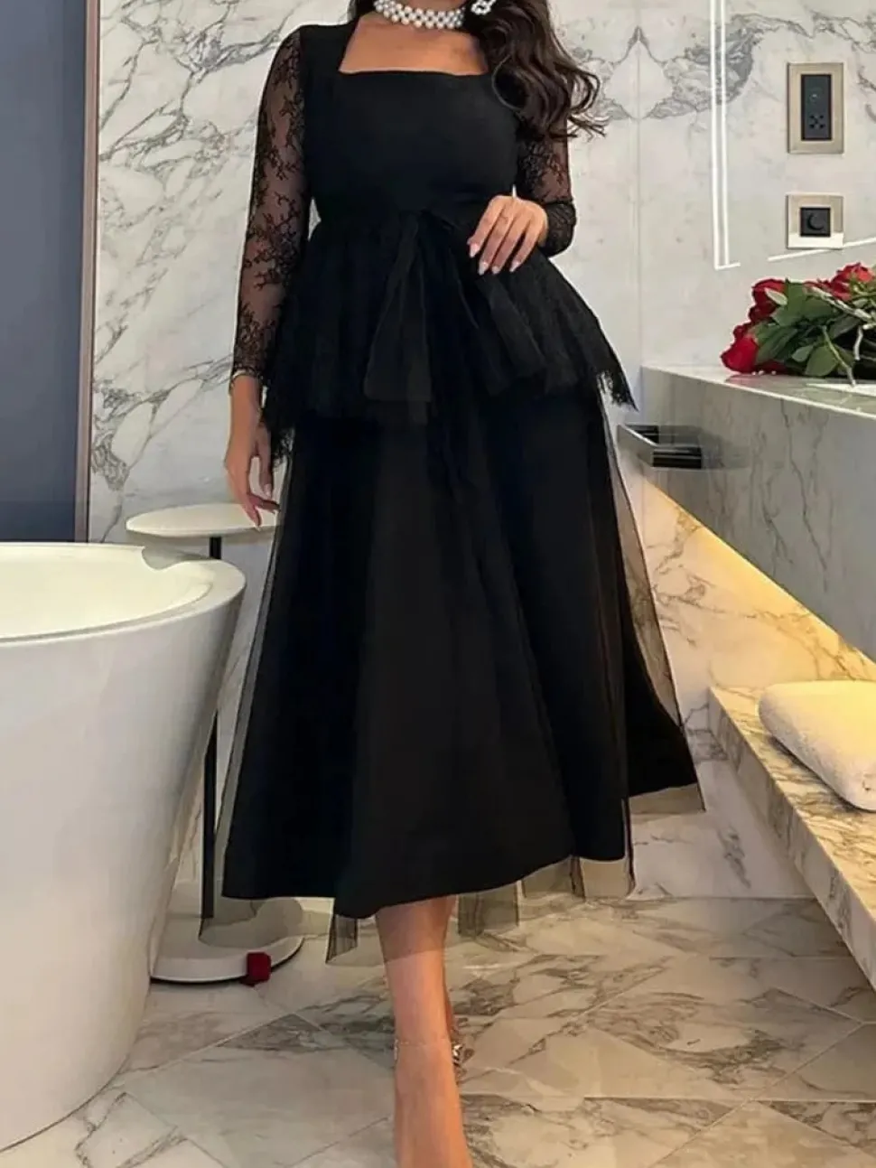 Robe de soirée noire chic midi manches en dentelle