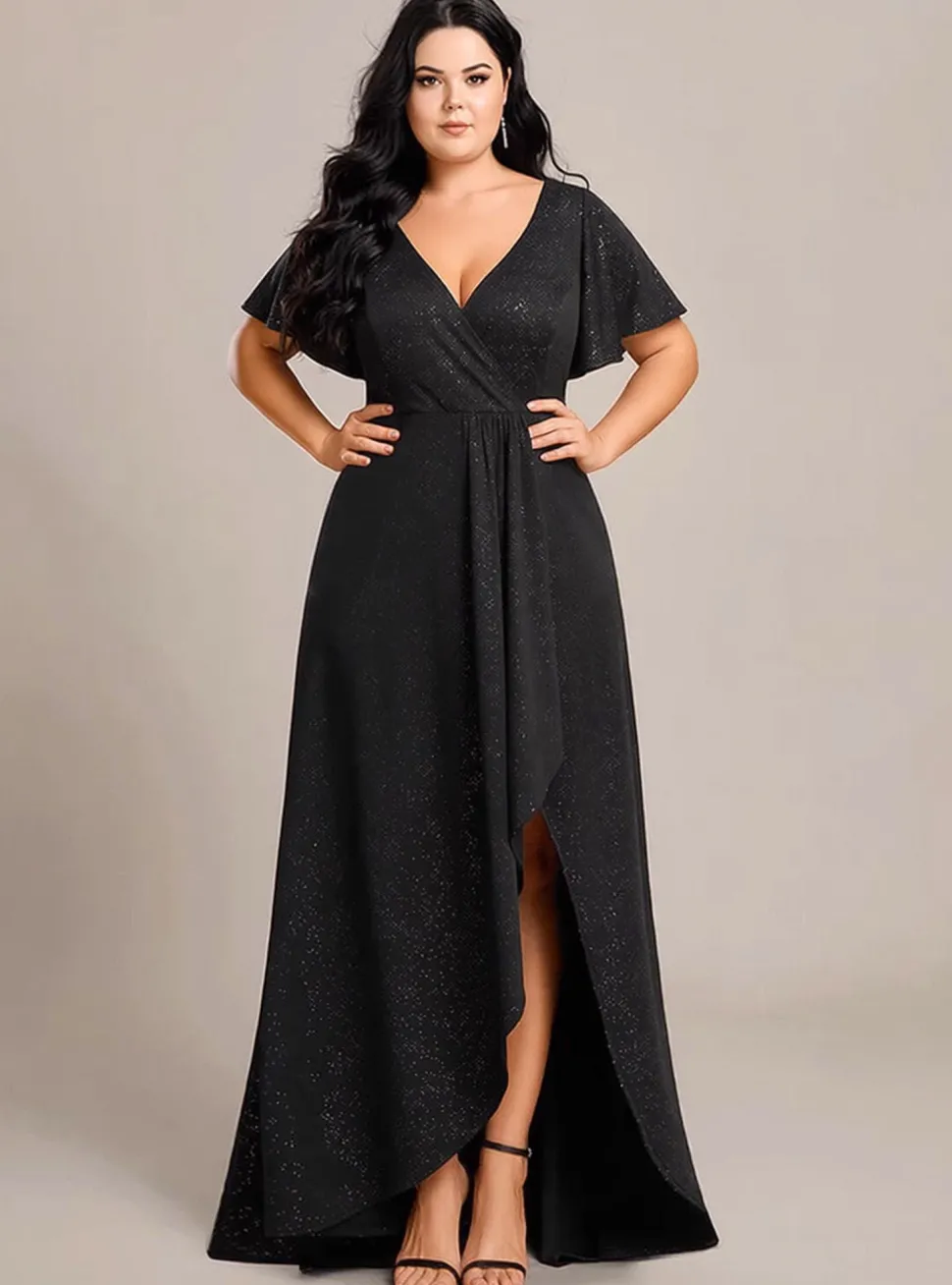 Robe de soirée noire à fente asymétrique et manches à volants