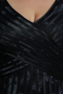 Robe de soirée noire grande taille à imprimé maillé