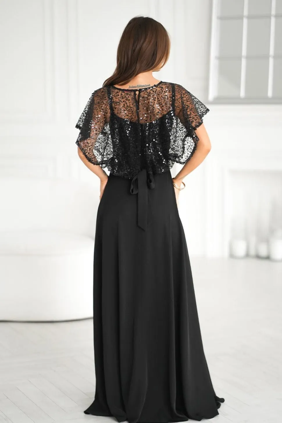 Robe de soirée noire longue avec boléro à sequins