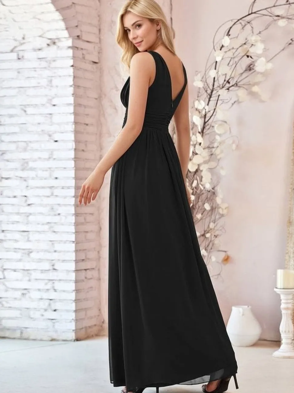 Robe de soirée noire longue sans manches
