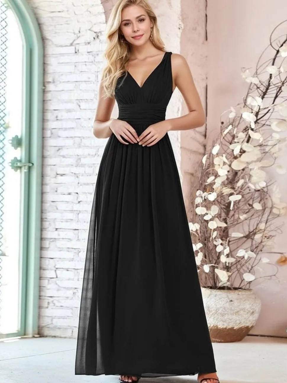 Robe de soirée noire longue sans manches