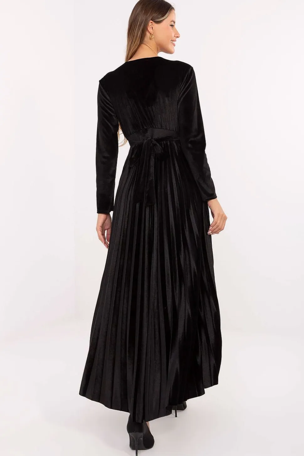 Robe de soirée noire plissée longue manches longues