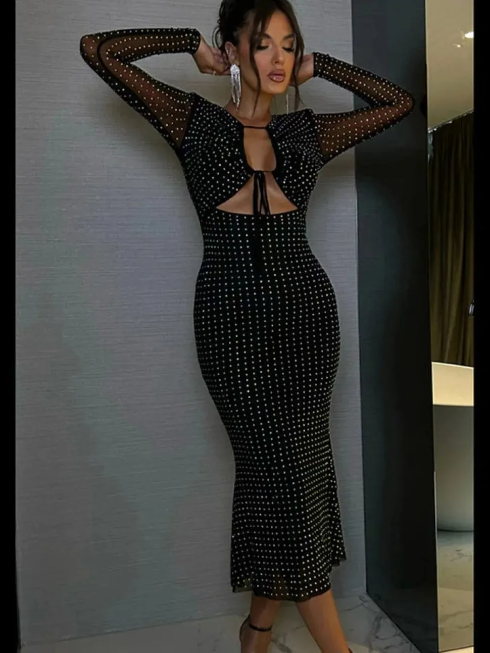 Robe de soirée à paillette moulante midi