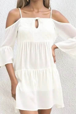 Robe d'été blanche courte épaules tombantes