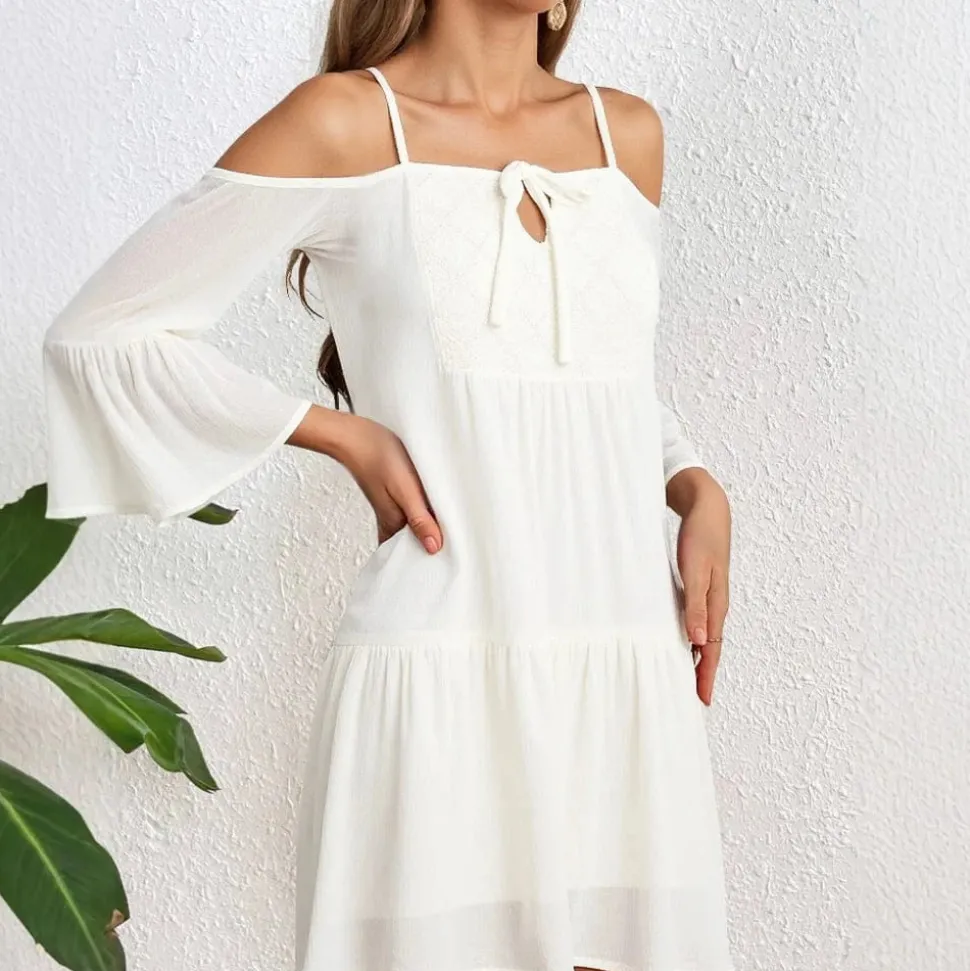 Robe d'été blanche courte épaules tombantes
