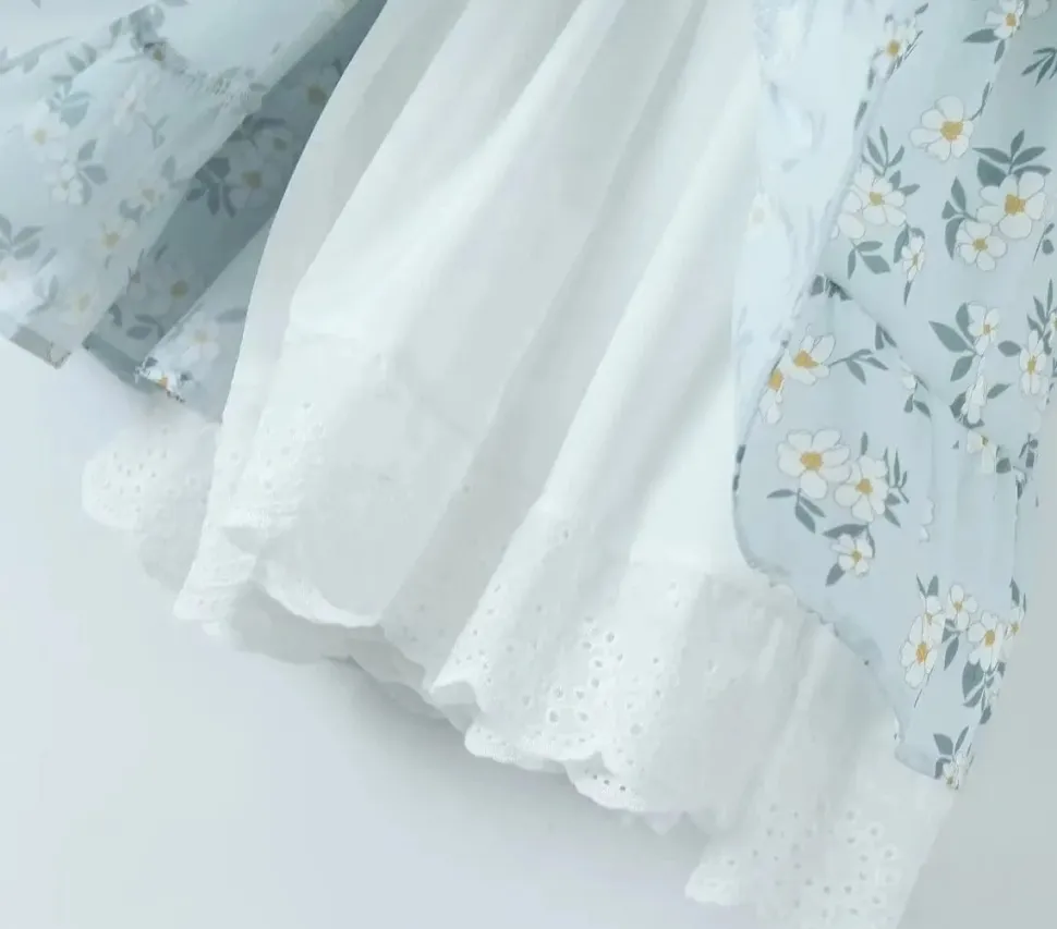 Robe d'été bohème bleue courte à volants et fleurs