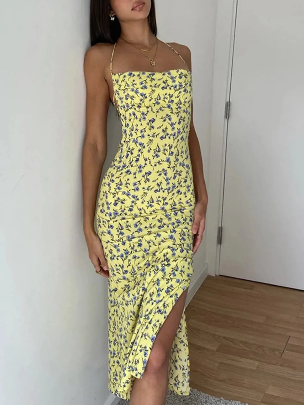 Robe d'été dos nu jaune fleurie