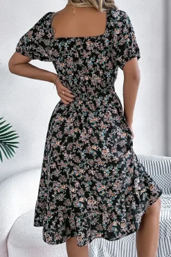 Robe d'été fleurie manches courtes col carré
