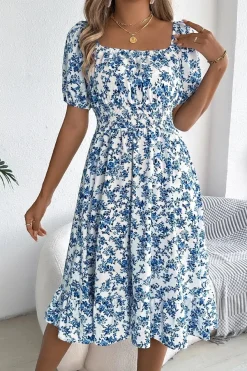 Robe d'été fleurie manches courtes col carré
