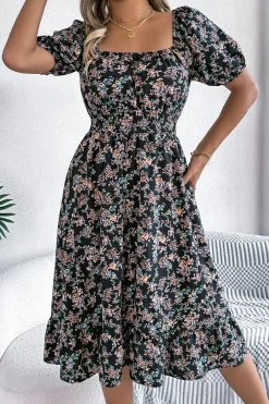 Robe d'été fleurie manches courtes col carré