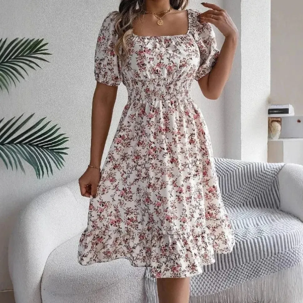 Robe d'été fleurie manches courtes col carré