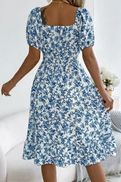 Robe d'été fleurie manches courtes col carré