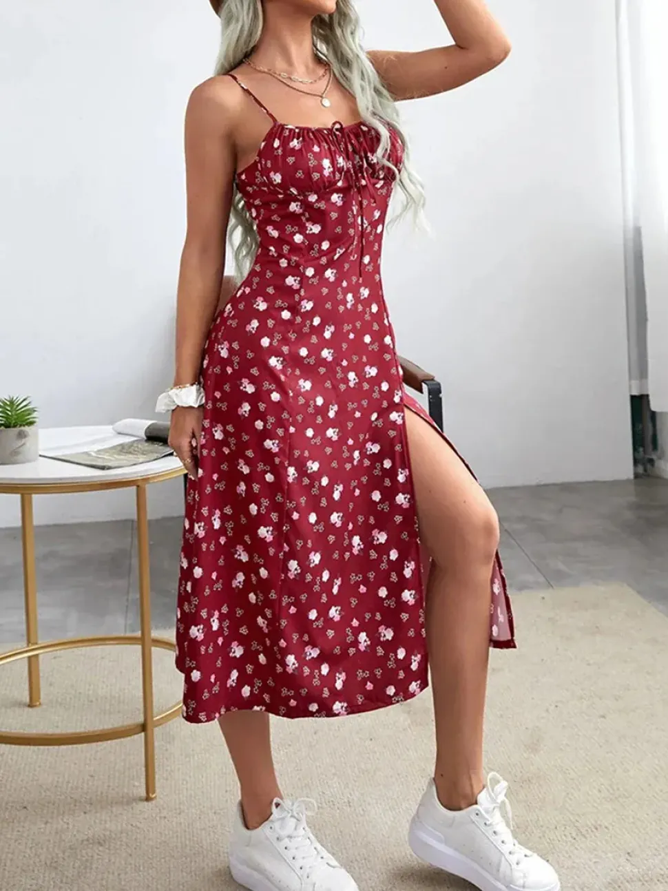 Robe d'été midi imprimé floral et fente haute