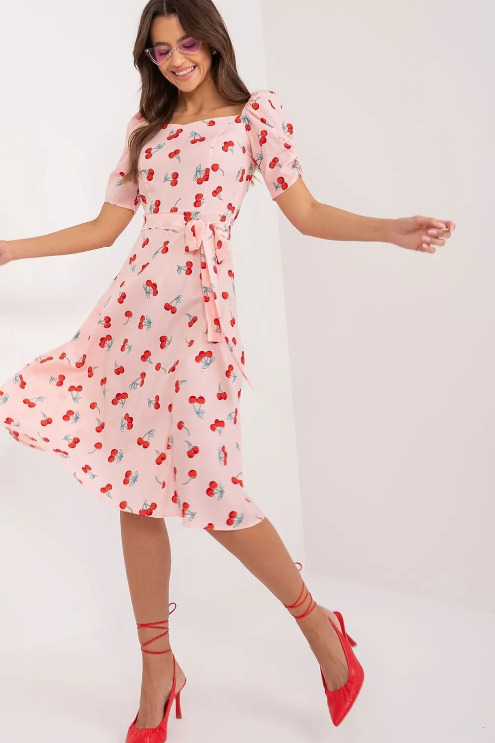 Robe d'été motif cerises encolure carrée