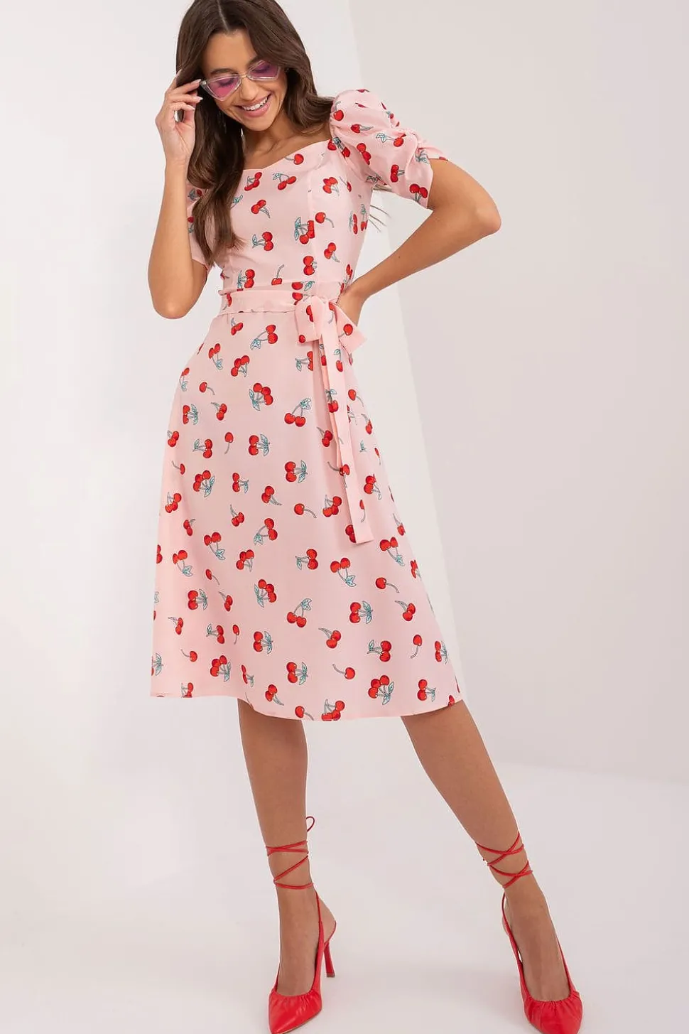 Robe d'été motif cerises encolure carrée