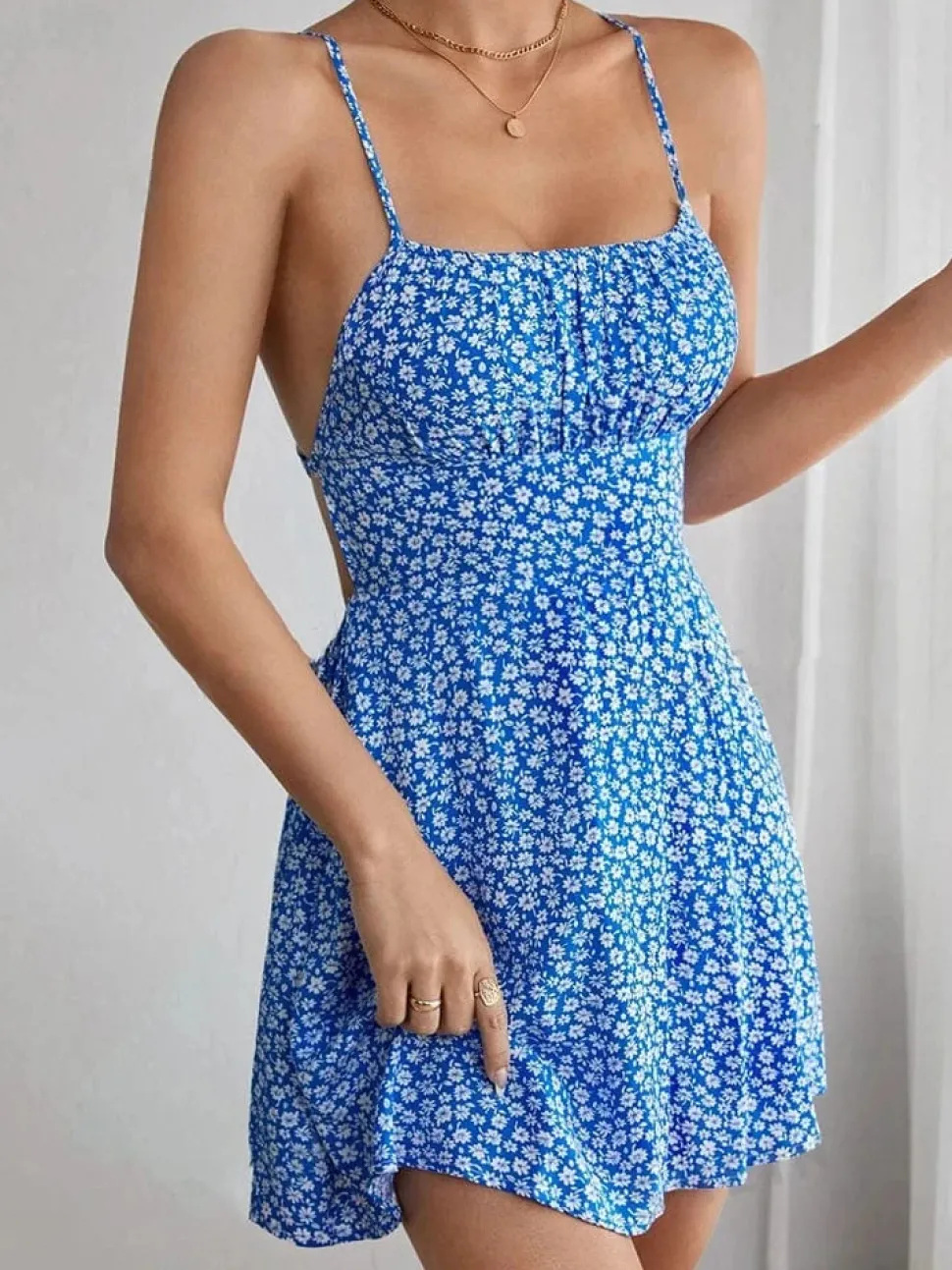Robe d'été sexy dos nu courte moulante