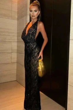 Robe en dentelle noire longue dos nu