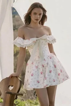 Robe fleurie courte col bardot