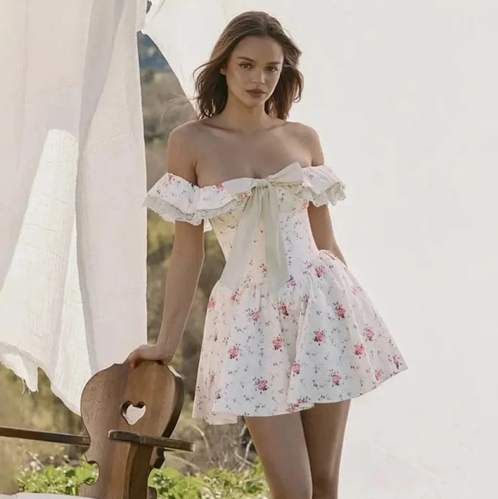 Robe fleurie courte col bardot