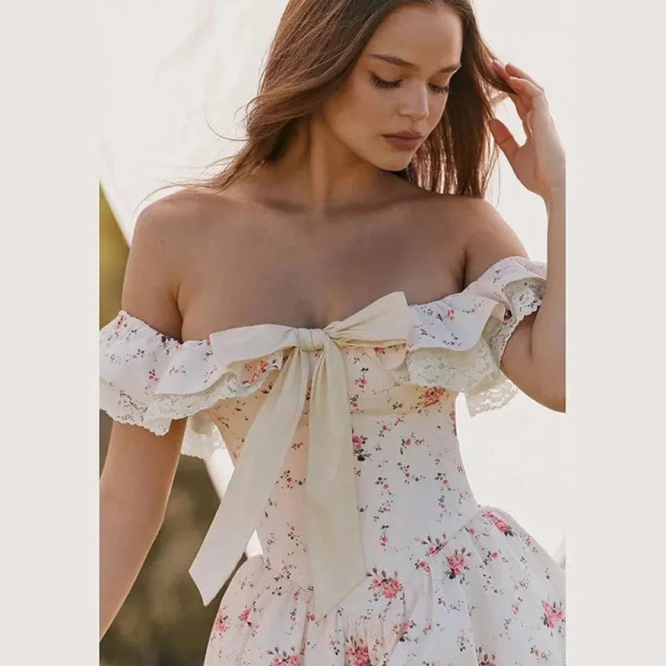 Robe fleurie courte col bardot