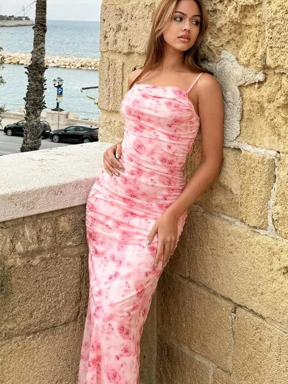 Robe fleurie drapée longue rose