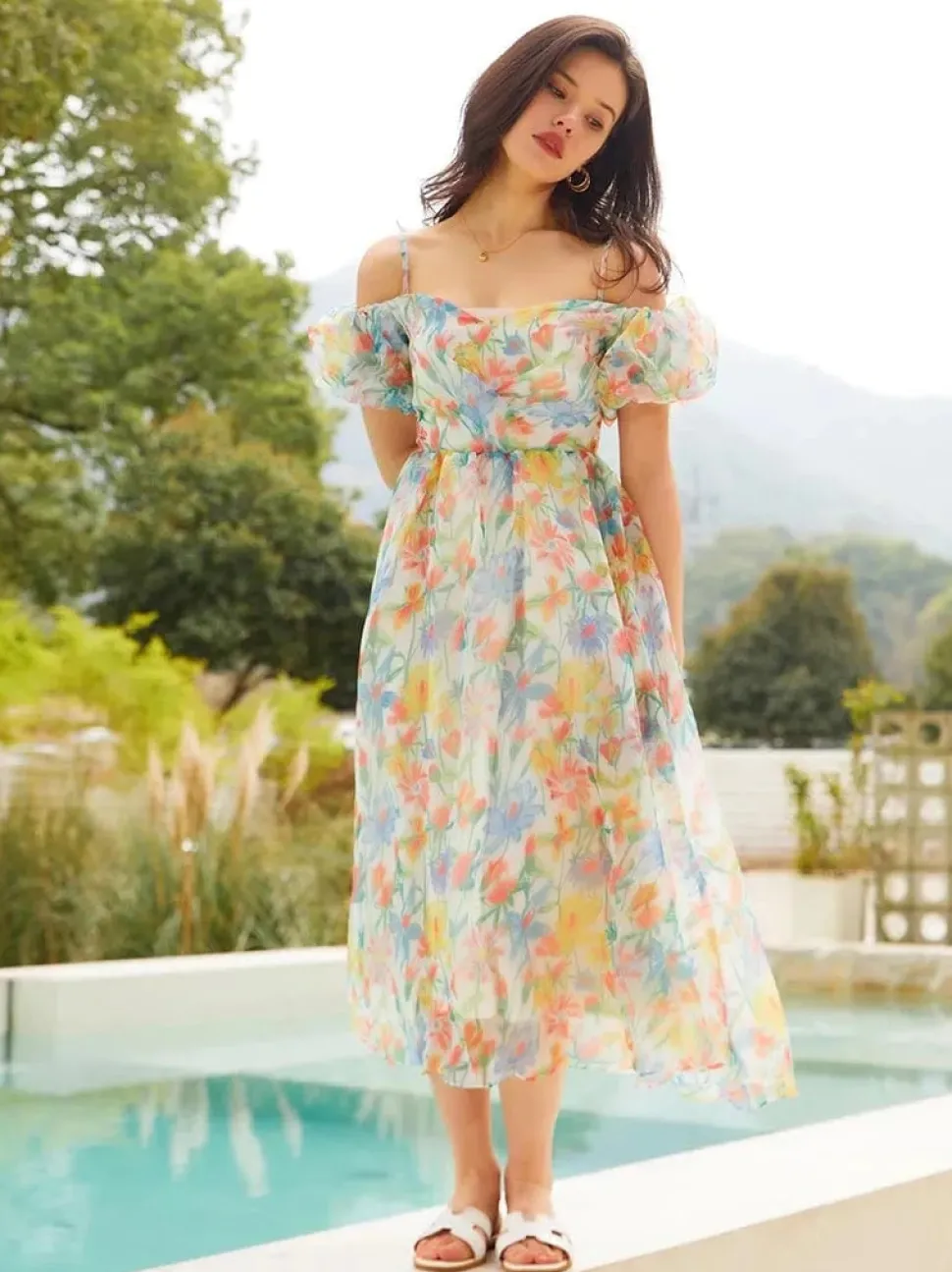 Robe fleurie invitée mariage dos nu