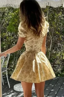 Robe fleurie jaune courte princesse