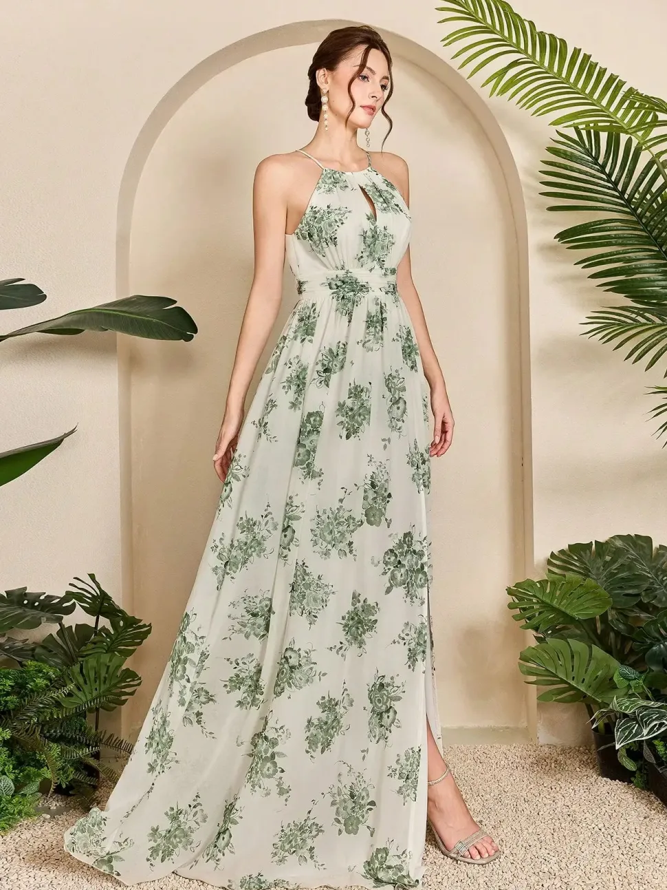 Robe fleurie longue fendue sans manches