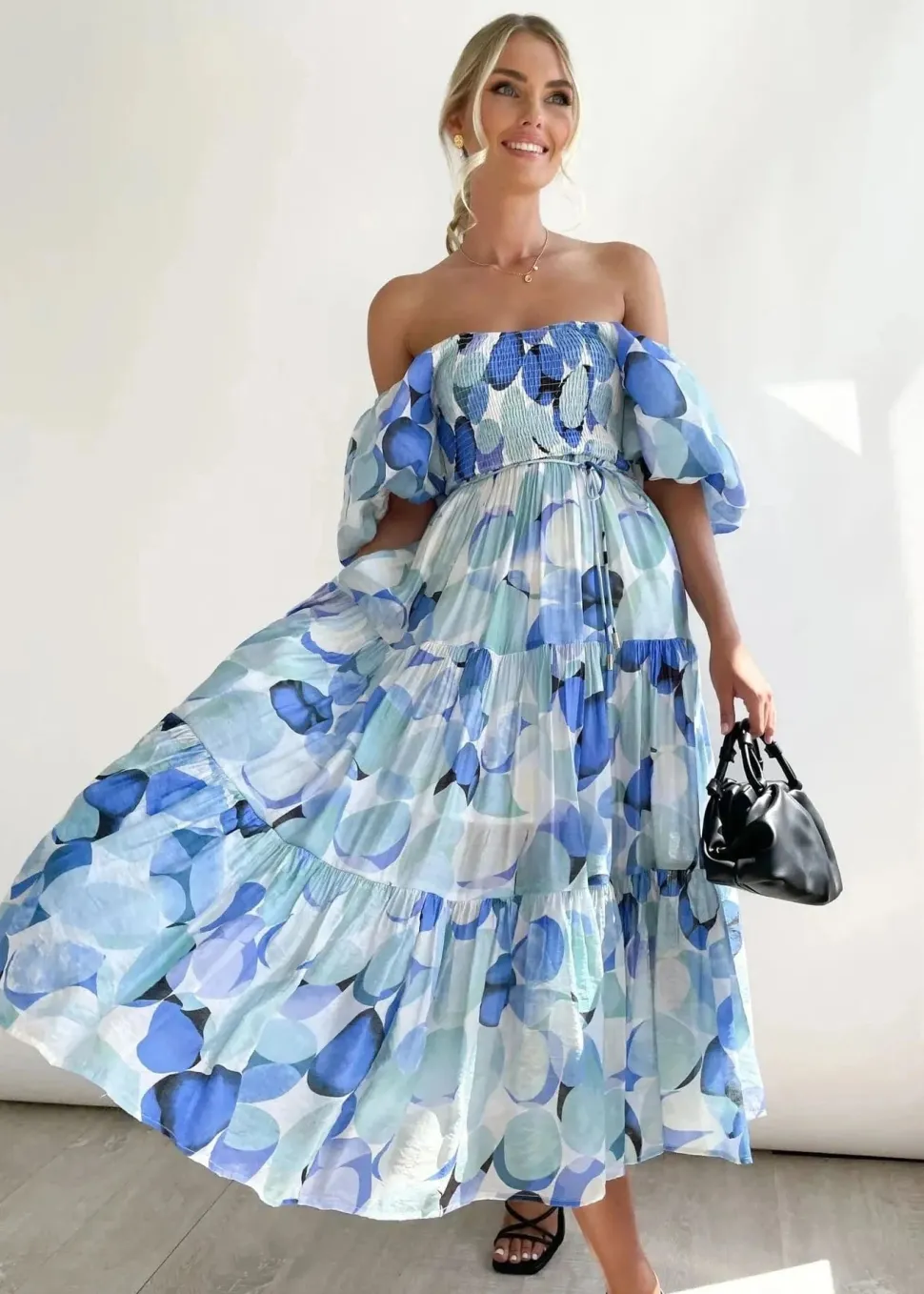 Robe fleurie midi épaules dénudées