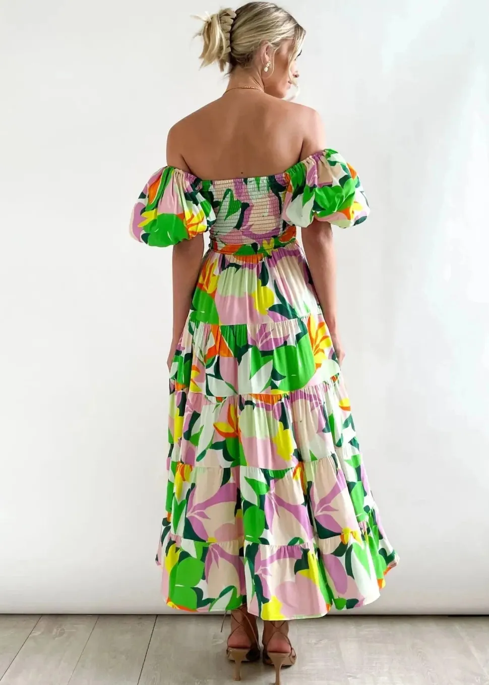 Robe fleurie midi épaules dénudées