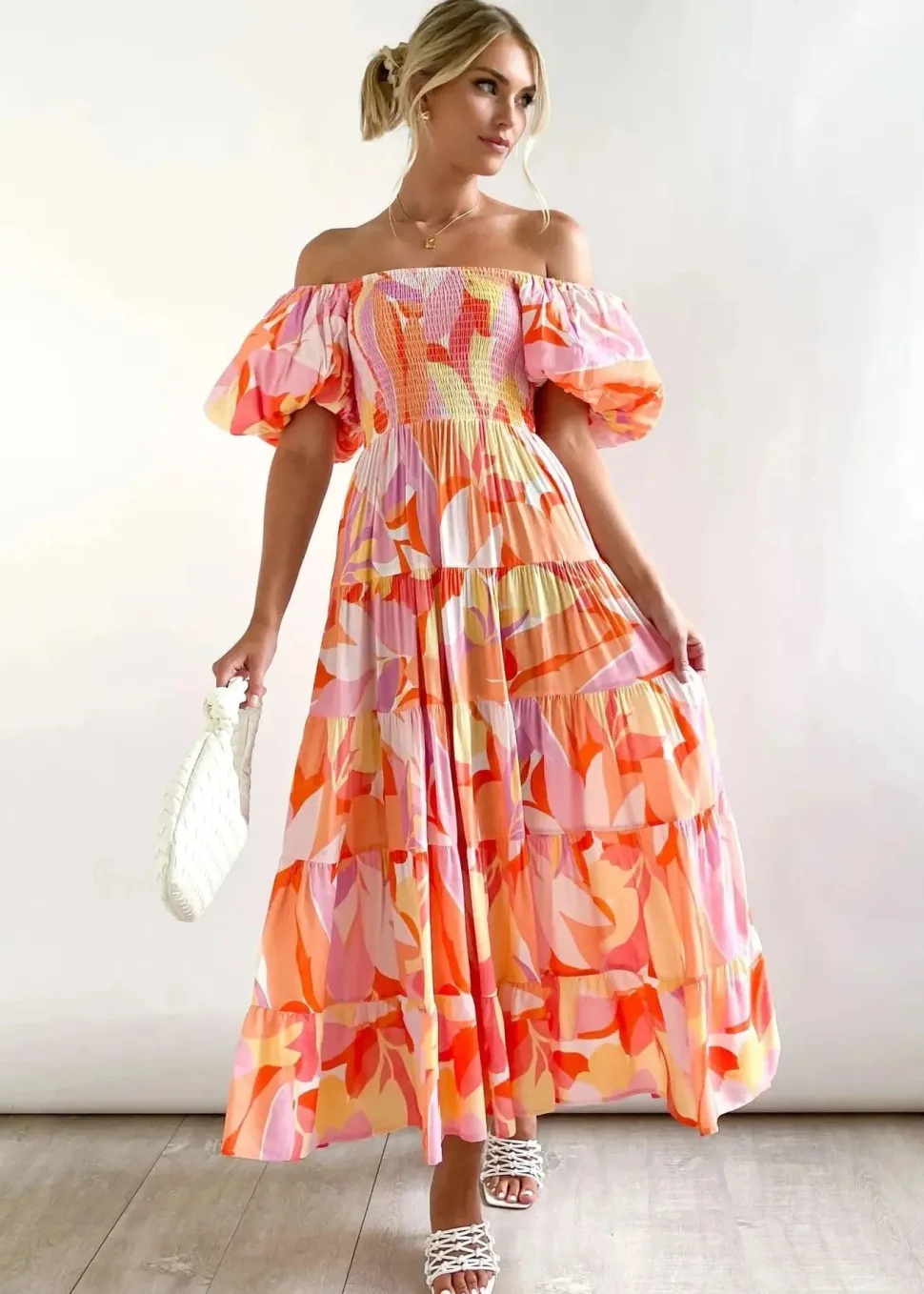 Robe fleurie midi épaules dénudées