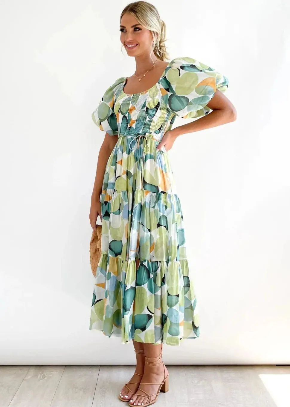 Robe fleurie midi épaules dénudées