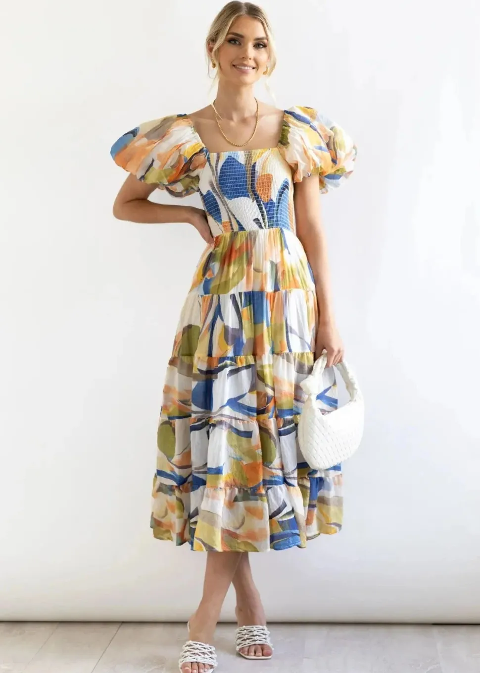 Robe fleurie midi épaules dénudées