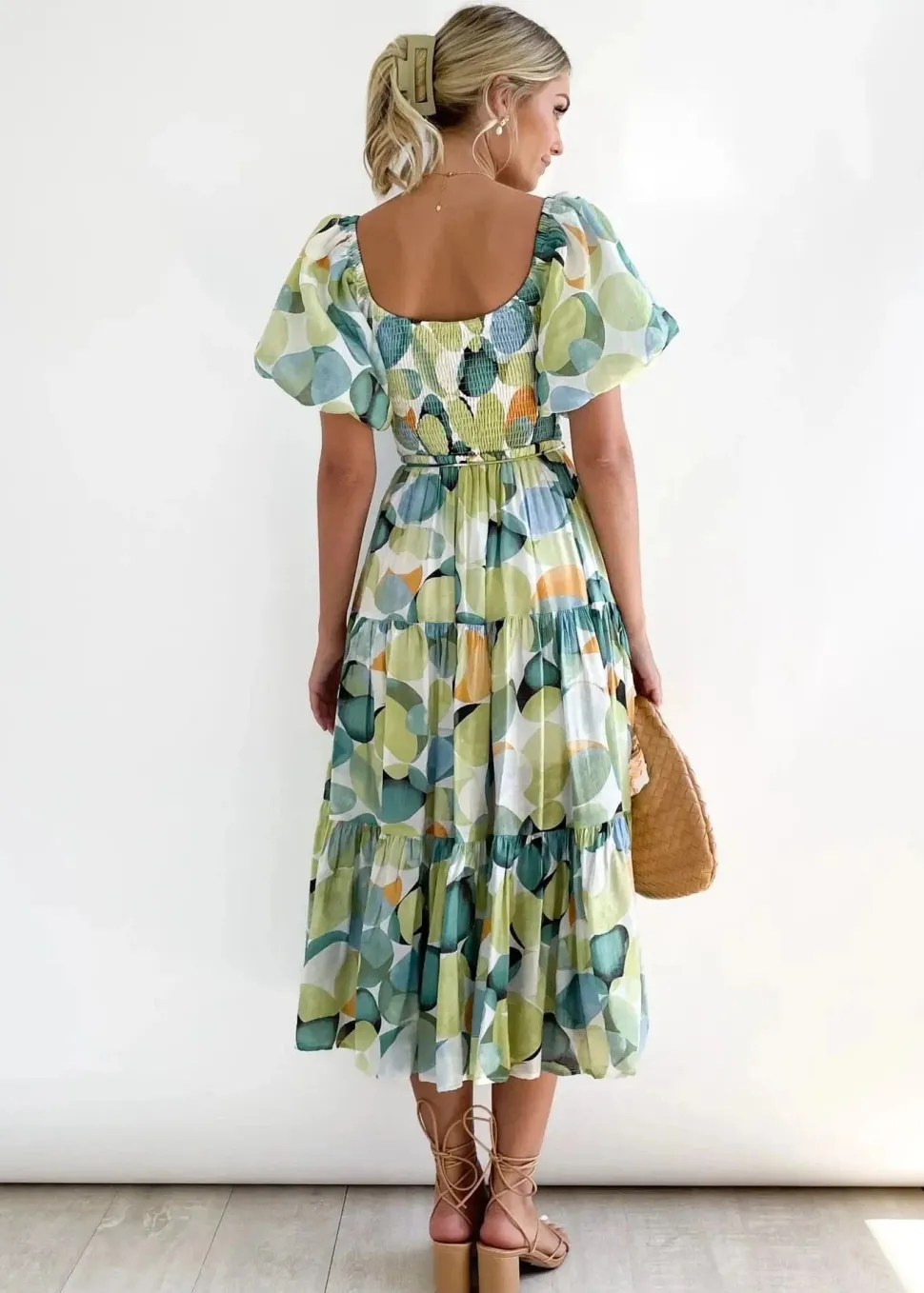 Robe fleurie midi épaules dénudées