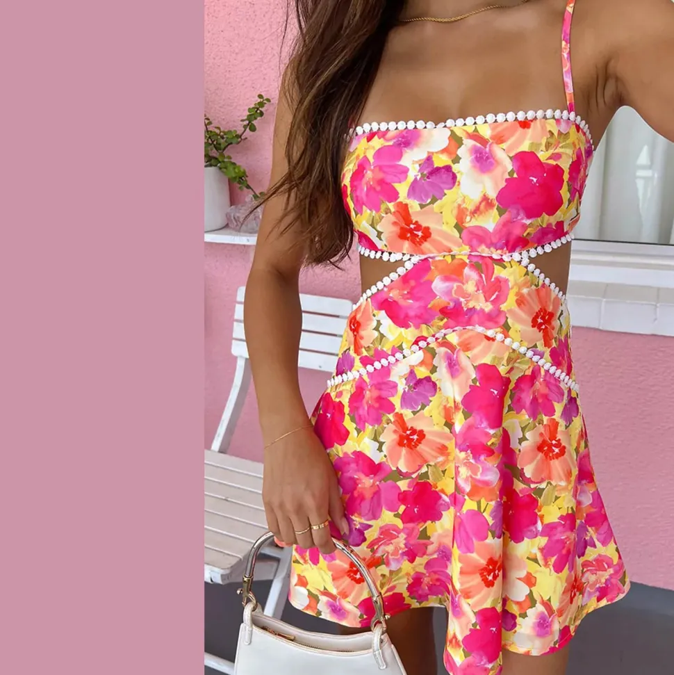 Robe fleurie mini caraco à découpes