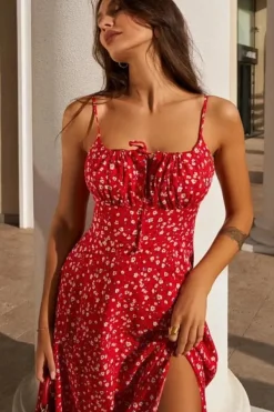 Robe fleurie rouge midi avec fente